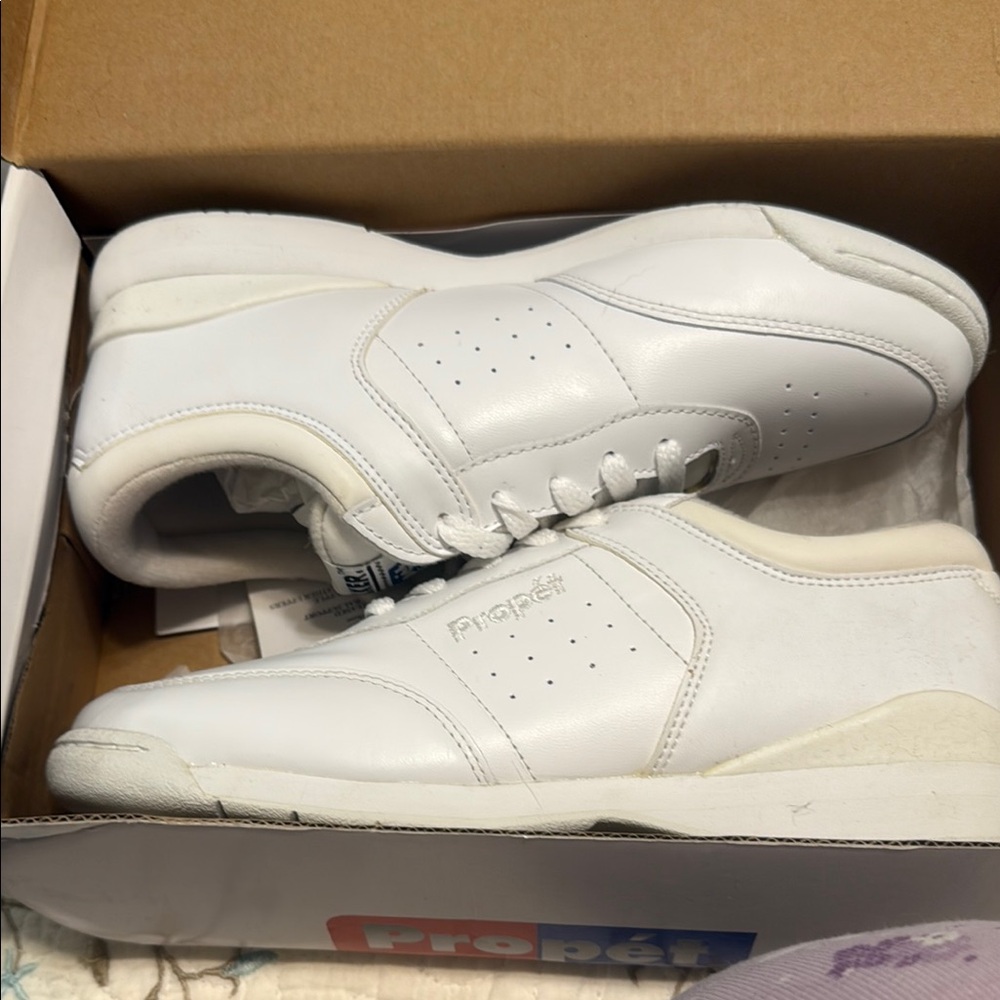 Propet White Athletic Shoes Sleek Minimalist Design